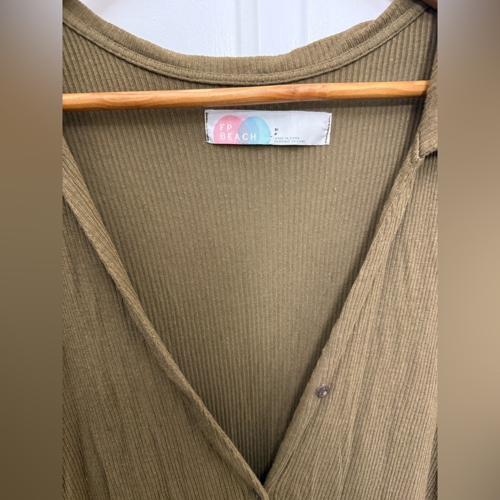 Free People Beach olive green romper S linen lightweight vacation beach - Picture 5 of 9